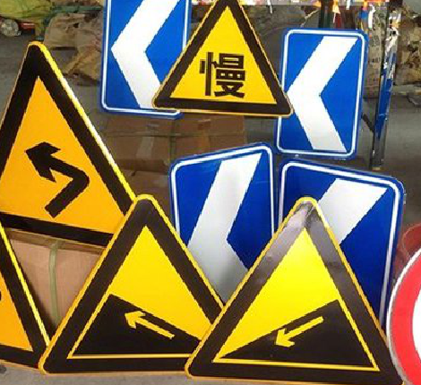 浏阳标识标牌中颜色的确定是很重要的。